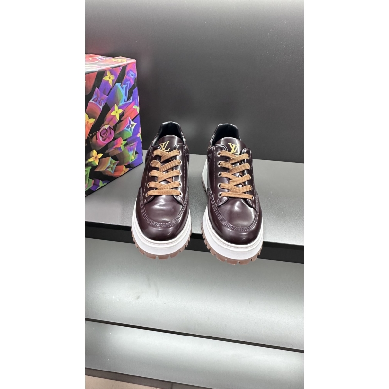 l**is V*t*n sneakers